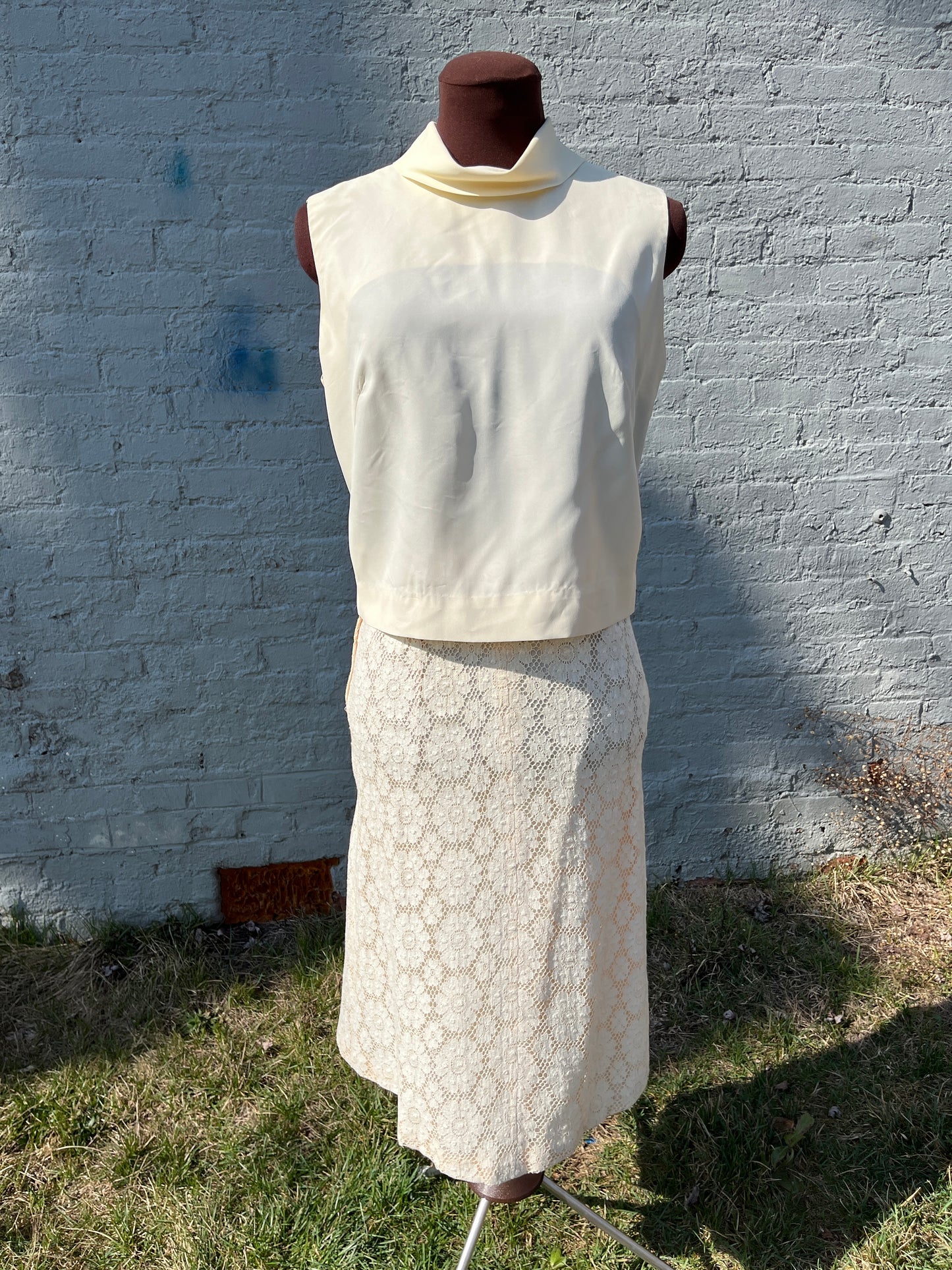 Vintage 1950s/1960s 3pc ILGWU Ivory Floral Lace Skirt & Jacket Set