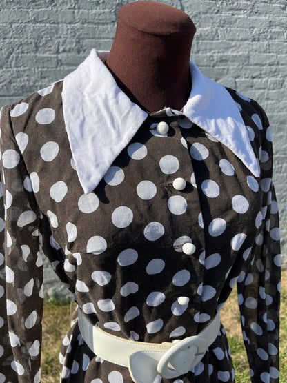 Vintage 1970s Jerrie Lurie Cotton Organdy Black & White Polka Dot Dagger Collar & Ruffle Hem with Belt