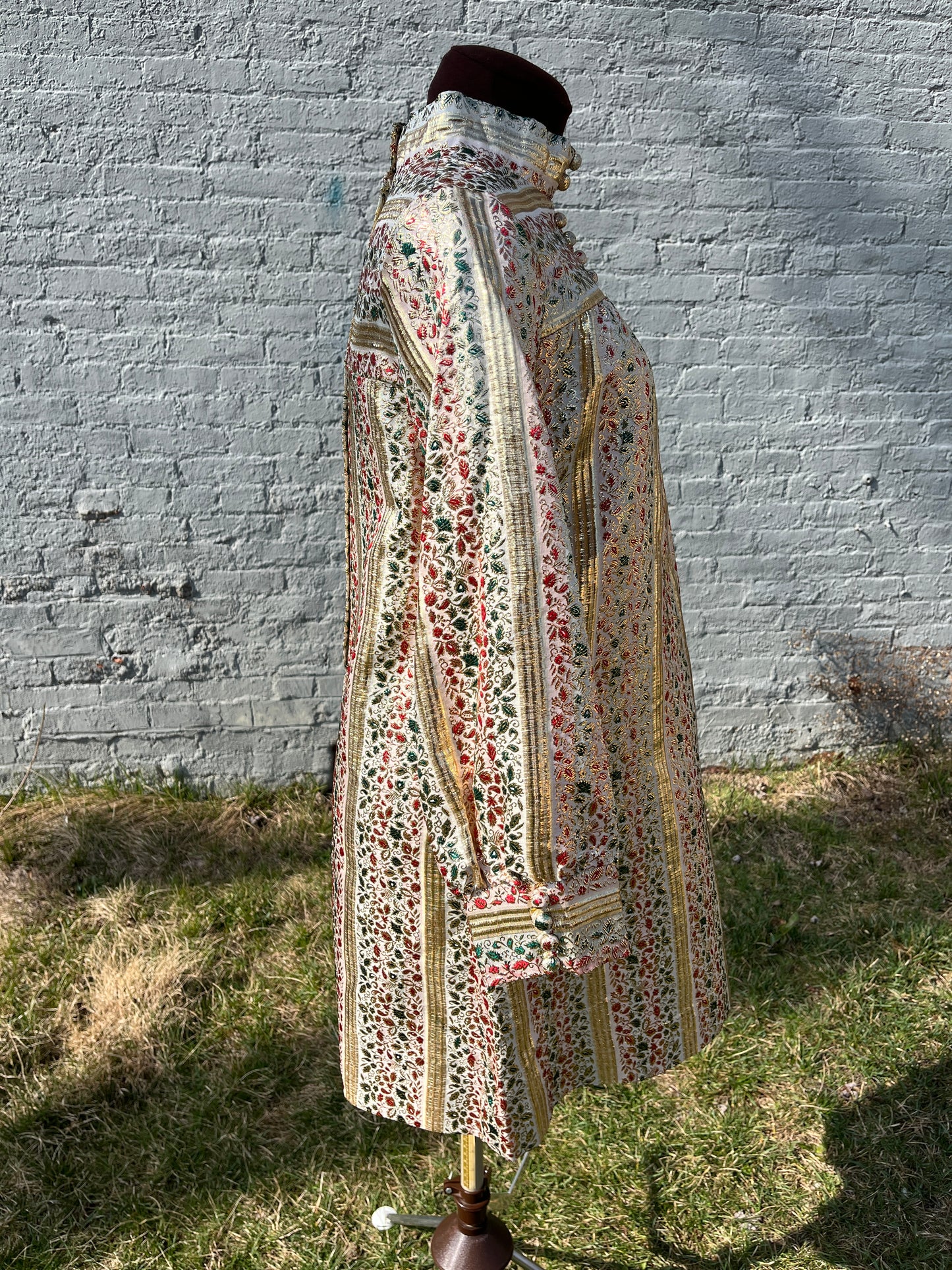 Vintage 1960s Misty Lane ILWGU Metallic Gold with Red & Green Holly Floral Mod Mini Shift Dress